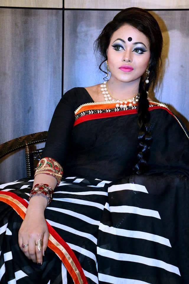 ৭ সেকেন্ডেই নজর কাড়ুন অপরিচিত মহলে