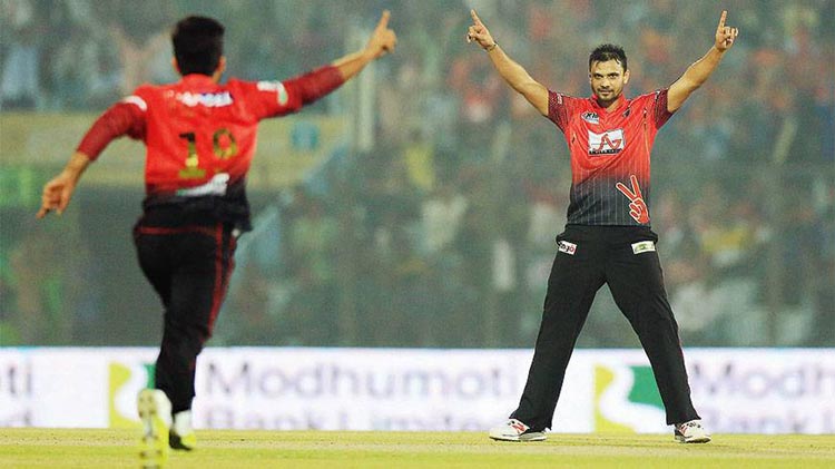 খুলনাকে ৫ উইকেটে হারালো কুমিল্লা