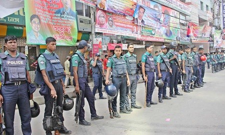 নয়াপল্টনে বিএনপির কর্মসূচিতে পুলিশের লাঠিচার্জ