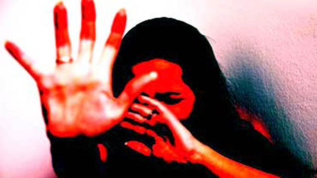 রাজধানীতে গৃহবধূর উপর এসিড নিক্ষেপ