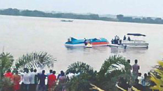 ভারতে নৌকাডুবি: ৪০ জনের মৃত্যুর আশঙ্কা