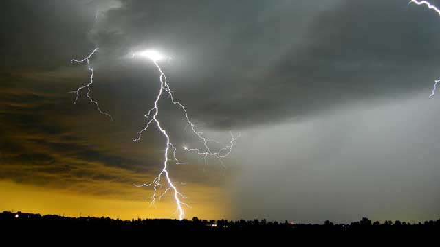 ৩ জেলায় বজ্রপাতে ২ শিশুসহ নিহত ৩