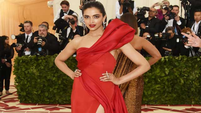 দীপিকাকে নিয়ে হাসাহাসি!