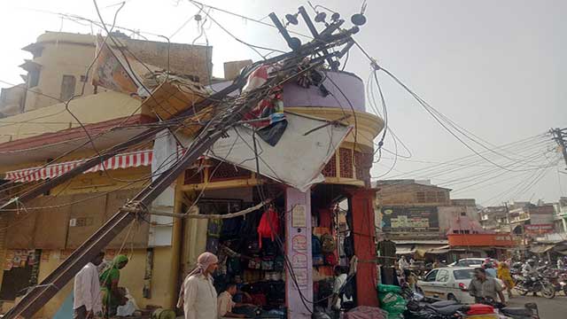 ভারতে নিহত ১২৫, আরো ঝড়ের পূর্বাভাস