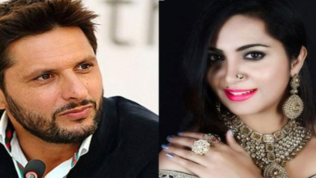 আফ্রিদিকে বিয়ের প্রস্তাব দিলেন আরশি খান