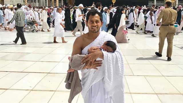 শিশুপুত্রকে নিয়ে উমরাহ পালন করলেন মুশফিক
