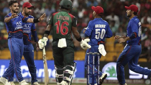 লিটন-সাকিবের বিদায়ে চাপে বাংলাদেশ