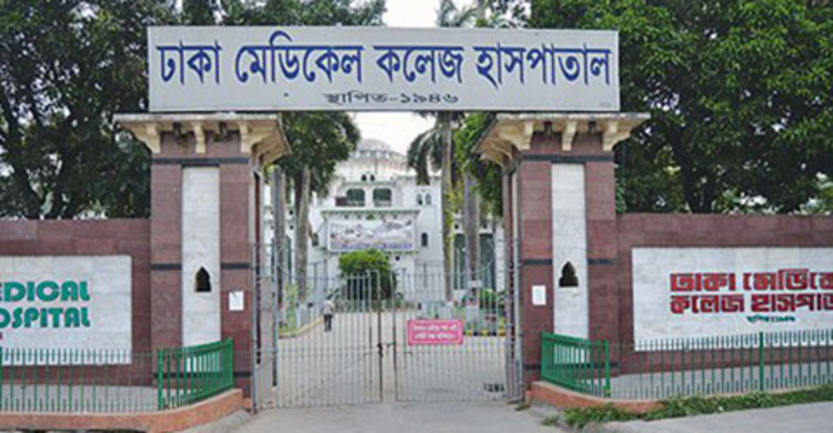 একদিনের নবজাতকের মরদেহ টেনে আনল কুকুর