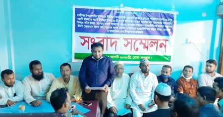 হাজীগঞ্জে সচিব পরিবার ও চেয়ারম্যানের বিরুদ্ধে মিথ্যা অপপ্রচারের প্রতিবাদে ও দোষী ব্যক্তিকে গ্রেফতারের দাবীতে সংবাদ সম্মেলন