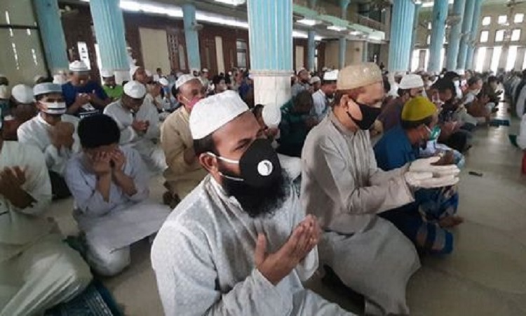 ঈদে মিলাদুন্নবীতে বায়তুল মোকাররমে দোয়া ও মোনাজাত