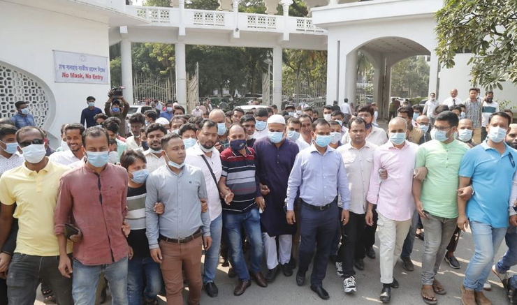 বাস পোড়ানো মামলায় বিএনপির শতাধিক নেতাকর্মীর জামিন