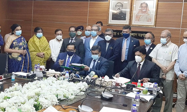 ৩ কোটি ডোজ করোনার ভ্যাকসিন দেবে ভারতের সিরাম ইনস্টিটিউট