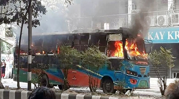 রাজধানীতে এক ঘণ্টার মধ্যে ৫ বাসে আগুন