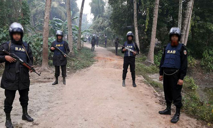 সিরাজগঞ্জে ‘জঙ্গি আস্তানা’ সন্দেহে বাড়ি ঘেরাও