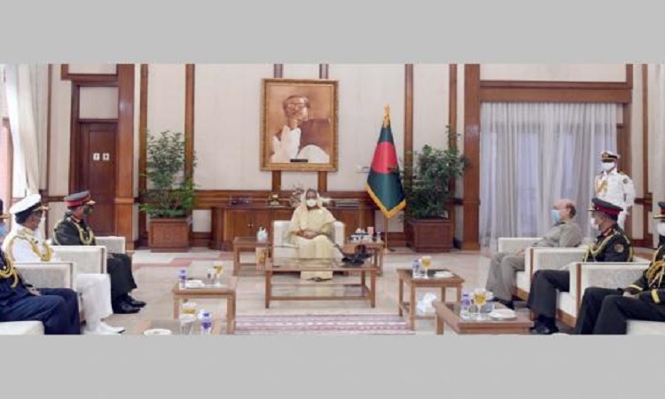 প্রধানমন্ত্রীর সাথে ৩ বাহিনীর প্রধানগণের সাক্ষাৎ